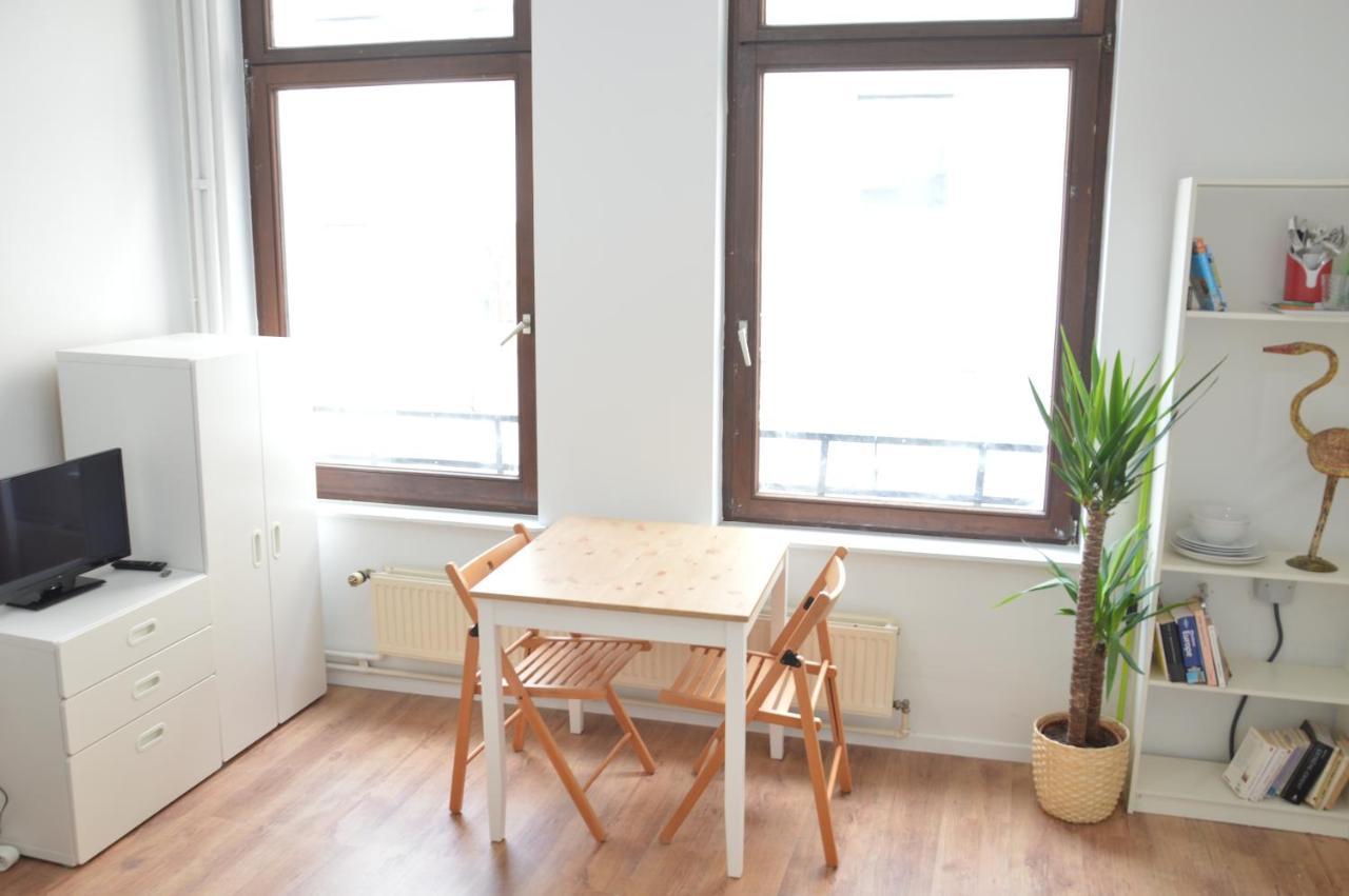 Awesome Studio In Marolles Lejlighed Bruxelles Eksteriør billede