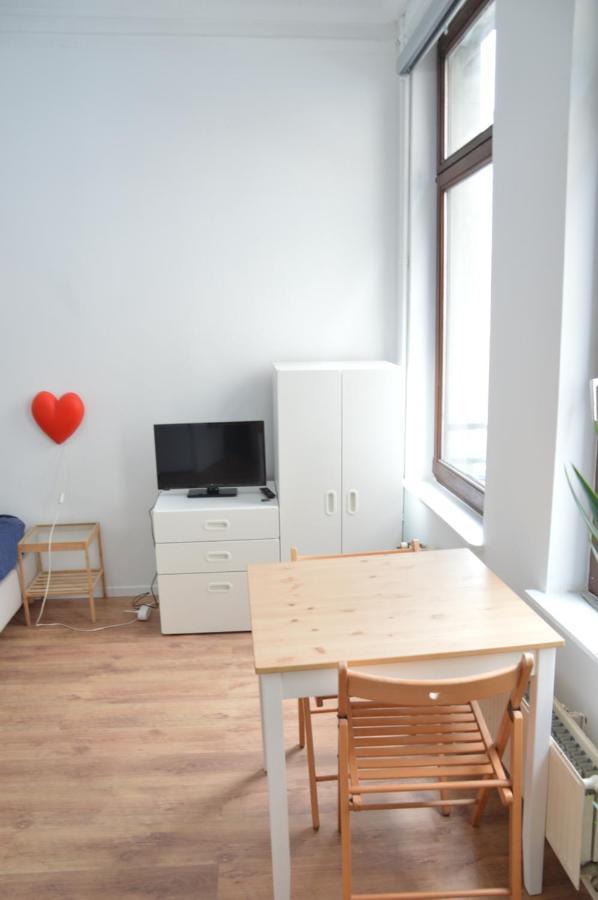 Awesome Studio In Marolles Lejlighed Bruxelles Eksteriør billede